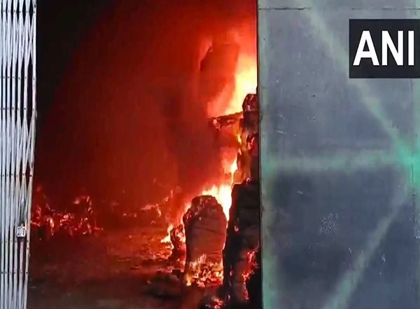 India News | WB: Massive Fire Breaks out at Jute Factory in Howrah; Fire Services on Spot