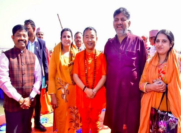 India News | MahaKumbh 2025 : Karnataka Dy CM Shivakumar Takes Holy Dip at Triveni Sangam
