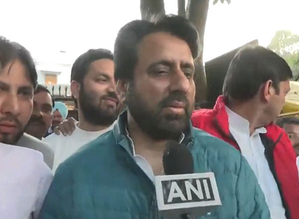 India News | Delhi Police to File FIR Against AAP MLA Amanatullah Khan, Others for Allegedly Helping Accused Flee Custody