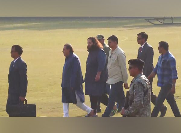 India News | UP: Mukesh Ambani Arrives in Prayagraj with Family to Attend Maha Kumbh