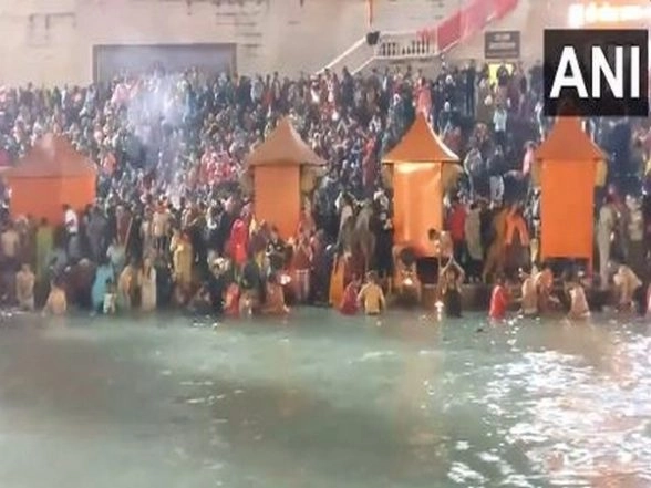 Devotees Gather in Haridwar and Prayagraj for Holy Dip