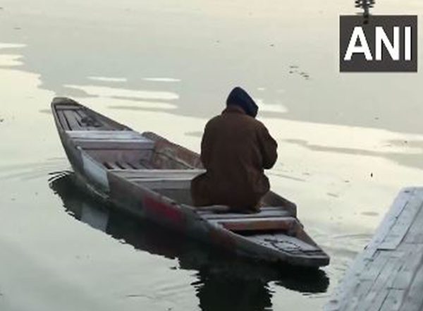 India News | J-K: Kashmir Valley Continues to Experience Winter Chill