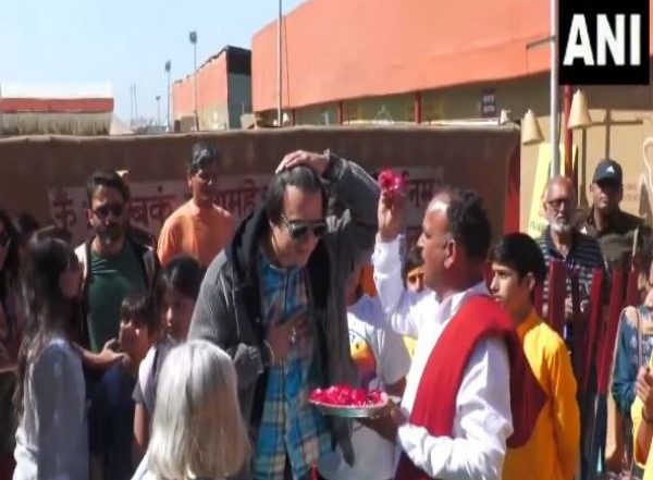 Entertainment News | Vivek Oberoi Visits MahaKumbh 2025 with Family