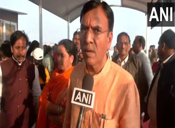 Sports News | Union Sports Minister Mandaviya, Ex-cricketer RP Singh Attend Maha Kumbh in Prayagraj