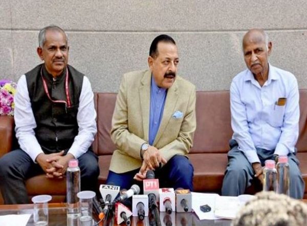 India News | Union Minister Jitendra Singh Inaugurates India's First 'Open-Air Art Wall Museum' at Mausam Bhawan