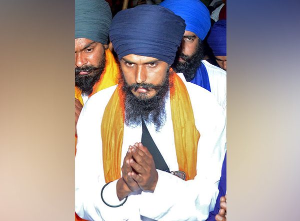 India News | As Fear Looms over Seat, Jailed MP Amritpal Singh Files Petition to Attend Ongoing Parliament Session