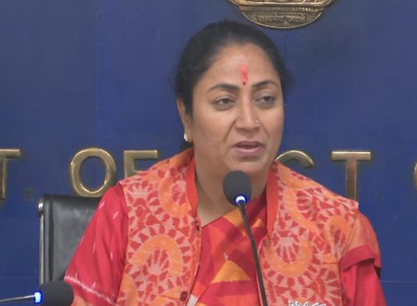 India News | Delhi CM Rekha Gupta Chairs Cabinet Meeting on First Day in Office, Announces Decisions to Implement Ayushman Bharat, Table CAG Reports