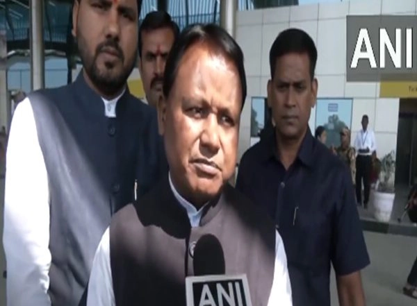 India News | Odisha CM Majhi, Along with Family Arrives at Prayagraj Airport to Take Part in Mahakumbh