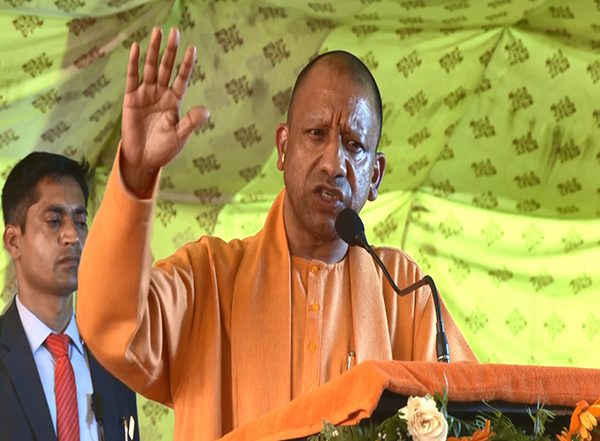 India News | UP CM Praises Shankracharya Saraswati Maharaj for His Efforts to Strengthen 'Sanatan Dharma' at Mahakumbh Mela Mahotsav 2025