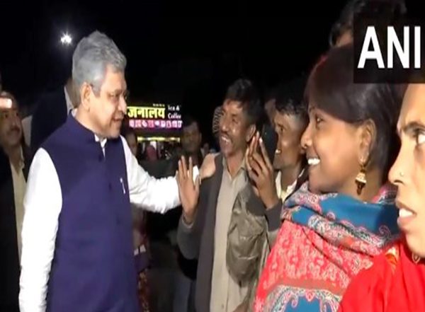 India News | Union Minister Vaishnaw Inspects Arrangements at New Delhi Railway Station Ahead of Maha Shivratri