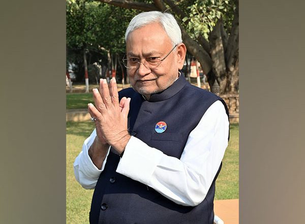 India News | Nitish Kumar to Expand Bihar Cabinet: 4 BJP, 2 JD(U) MLAs to Be Inducted, Say Sources