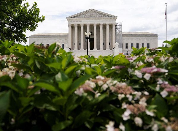 World News | US Chief Justice Briefly Pauses Judge's Order on Trump Administration to Release Foreign Aid