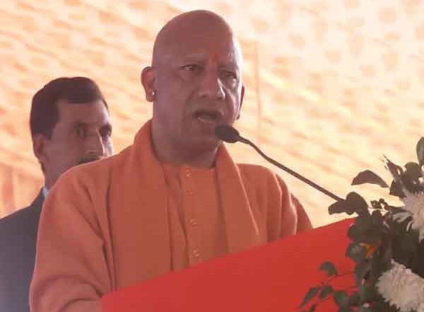 India News | CM Yogi Adityanath Honours Sanitation and Health Workers, Joins Them for Lunch After Conclusion of Maha Kumbh 2025