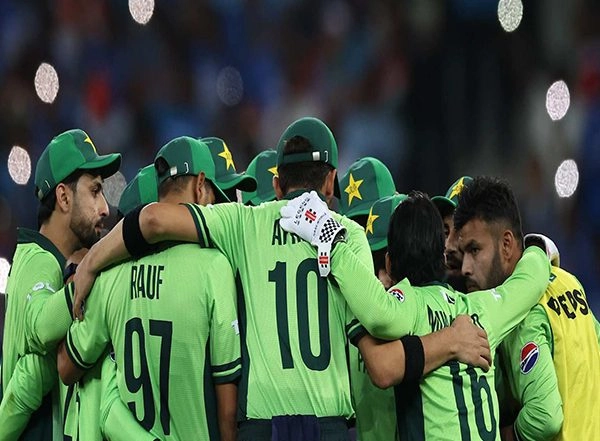 Sports News | Toss Delayed Due to Wet Outfield in Pakistan-Bangladesh Champions Trophy 2025 Clash