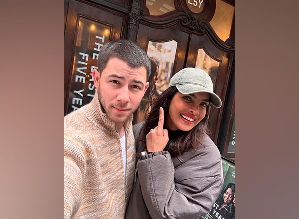 Entertainment News | Priyanka Chopra, Nick Jonas Take Daughter Malti Marie for 'first Trip to Theatre' Ahead of 'The Last Five Years' Broadway Opening
