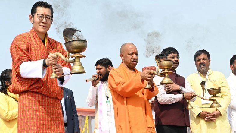 Bhutan King, UP CM Yogi Adityanath Offer Prayers at Triveni Sangam in Prayagraj