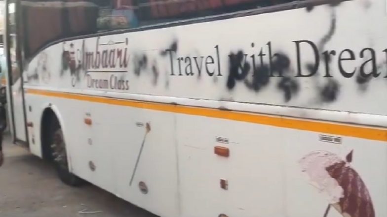 Pune: Shiv Sena (UBT) Workers Blacken Karnataka Buses in Swargate Area After Marathi Driver Assaulted in Chitradurga (Watch Video)
