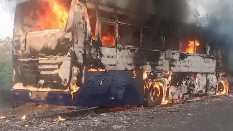 Dhule Bus Fire: Bus Travelling From Akola to Shahada Catches Blaze, Video of 'Burning Vehicle' Surfaces