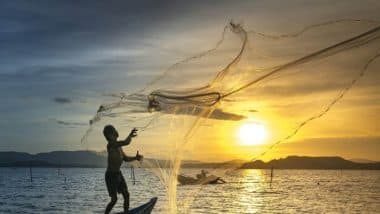 Tamil Nadu: 10 Fishermen From Rameswaram Arrested by Sri Lankan Navy for Crossing International Maritime Boundary Line; Mechanised Boat Seized