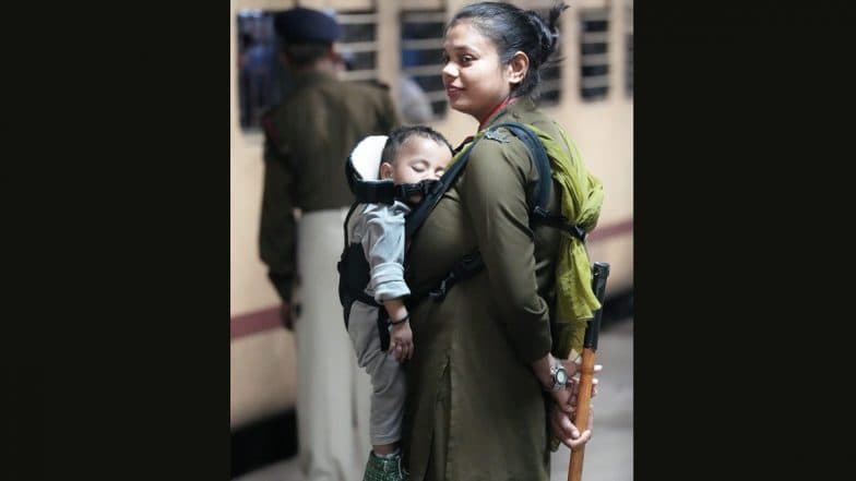 RPF Lady Constable Manages Crowd With 1-Year-Old Child in Tow at New Delhi Railway Station Day After Stampede, Video Goes Viral