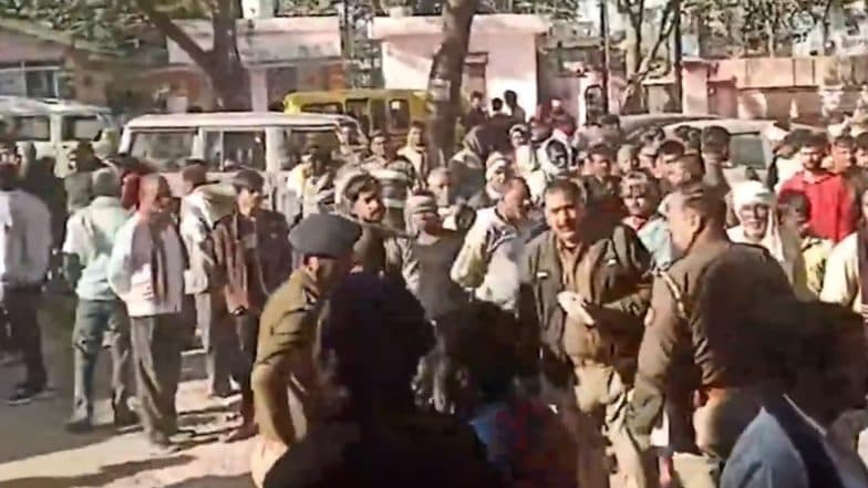 Kannauj Road Accident: 9 Children and 2 Others Injured After School Van Collides With Car in Uttar Pradesh (Watch Video)