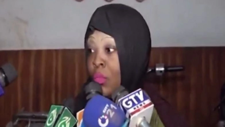 US Woman in Karachi Demands Pakistani Citizenship and Money After 'Lover' Refuses To Marry, Now Reportedly Returning Home (Watch Videos)