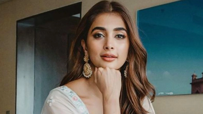 Pooja Hegde Strongly Reacts to Question About Working With “Big Heroes” (Watch Video)