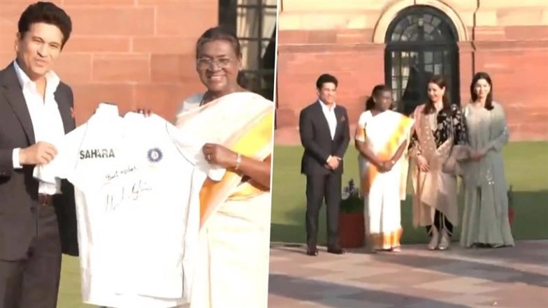 Legendary Sachin Tendulkar Meets President of India Droupadi Murmu at Rashtrapati Bhavan (Watch Video)