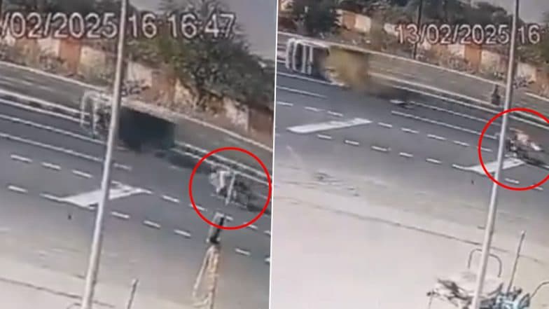 Tukaram Bidkar Dies in Akola Road Accident: Former NCP MLA, Bike Rider Killed After Speeding Pickup Truck Hits Their Bike in Maharashtra; Disturbing Video Surfaces