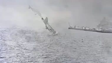 Fighter Jet Crash Caught on Camera in California: US Navy EA-18G Growler Fighter Jet Crashes Into San Diego Harbour, 2 Pilots Eject Safely (Watch Video)