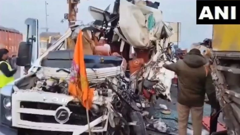 Four Killed, 6 Injured as Tempo-traveller Hits Bus in UP's Barabanki