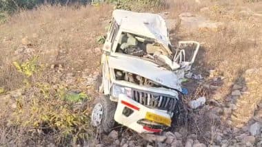 Sidhi Road Accident: 4 Killed and 4 Others Injured After Maha Kumbh-Bound SUV Overturns in Madhya Pradesh (Watch Video)