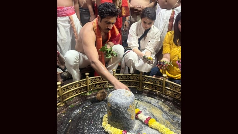 Vicky Kaushal Visits Grishneshwar Temple in Aurangabad for Blessings Before Chhaava Promotions