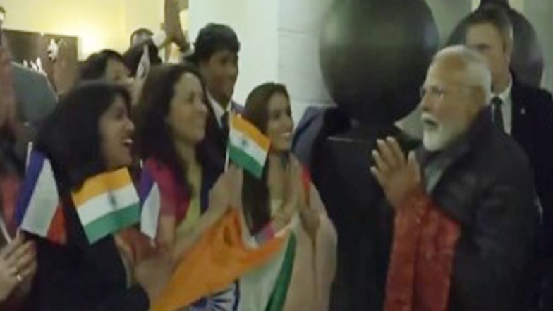 PM Modi in France: Indian Diaspora in Marseille Welcomes Prime Minister Narendra Modi With Enthusiasm (Watch Video)