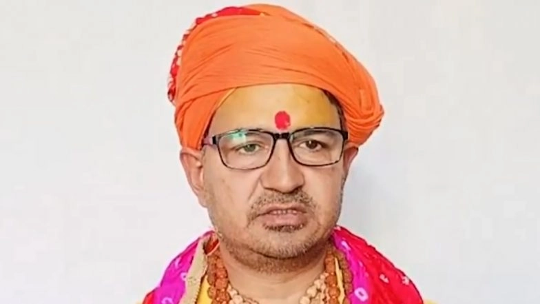 Krishna Janmabhoomi Sangharsh Nyas Chief Dinesh Sharma Pens Letter in Blood to UP CM Yogi Aditryanath, Urges Meat Ban on Navratri and Exclusion of Muslims From Festivities (See Pic and Videos)