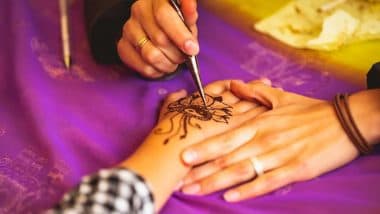 Simple Mehndi Designs for Eid 2025: Stunning Arabic Patterns, Easy Henna Ideas and Classic Motifs for Both Front and Back Hands To Celebrate Eid al-Fitr (Watch Videos)