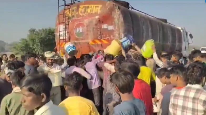Rice Oil Loot in Fatehabad: Locals Rush with Buckets After Tanker-Bus Collision on Agra-Lucknow Expressway, 2 Injured (Watch Video)