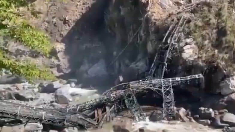 Uttarakhand Bridge Collapse: Bridge Connecting Govindghat and Hemkund Sahib Collapses Due to Landslide (Watch Video)