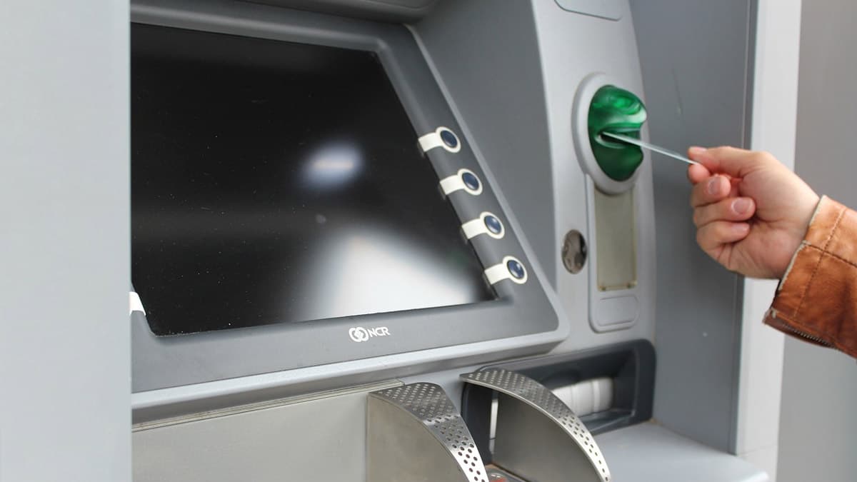 ATM Withdrawal Free Limit, Fees: ATM Transaction Fee Set To Rise As New RBI Rules Come Into Effect From May 1, Check Revised Limits and Charges