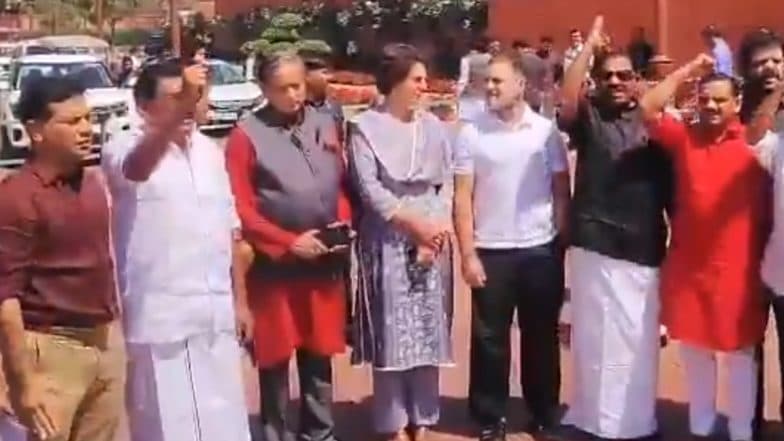 Ramzan 2025: Akhilesh Yadav Attends Iftar Hosted by SP Spokesperson Fakhrul Hasan Chand in Lucknow (Watch Video)