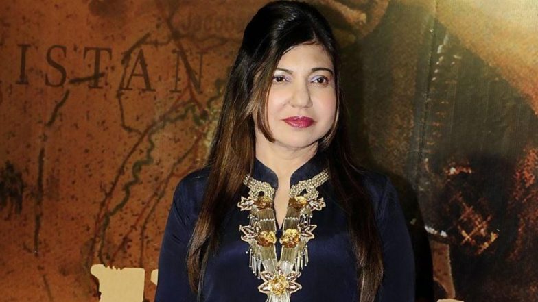Alka Yagnik Birthday: When Eggs Were Hurled at the &lsquo;Ek Do Teen&rsquo; Singer During Her Vancouver Show!