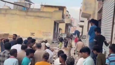 Ghaziabad Wall Collapse: 1 Killed, Another Injured After Wall of Under-Construction Building Falls in Uttar Pradesh (Watch Video)