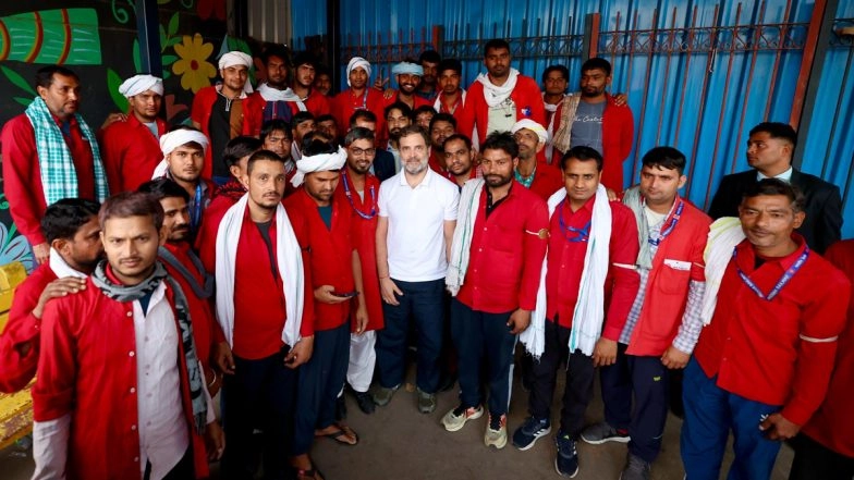 New Delhi Railway Station Stampede: LoP Rahul Gandhi Meets Porters, Thanks Them for Saving Lives, Urges Centre To Take Concrete Steps for Safety of Passengers (See Pics and Video)