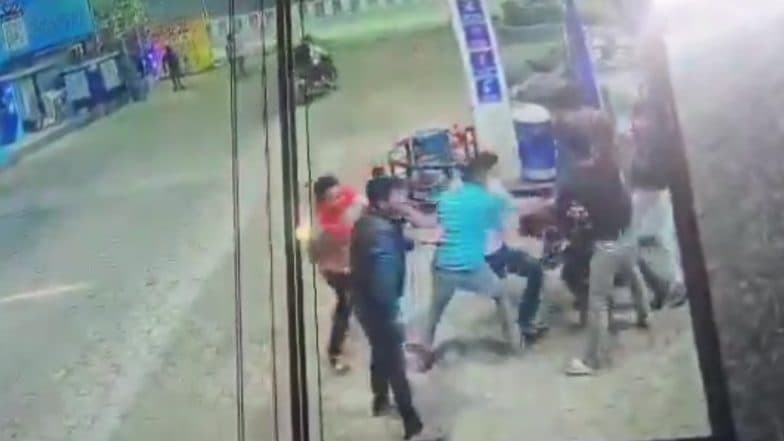 Ghaziabad: Miscreants Beat Petrol Pump Employee Over Fuel Filling Dispute in UP’s Loni, Police Respond After CCTV Video Surfaces