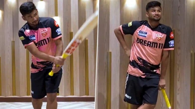 Punjab Kings' Star Musheer Khan Imitates Rohit Sharma, Virat Kohli, Kuldeep Yadav and Other Indian Players Ahead of IND vs NZ ICC Champions Trophy 2025 Final (Watch Video)