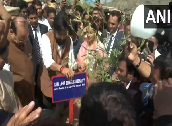 India News | Delhi Govt Aims to Transform Landfill Site into Green Land Within a Year: CM Rekha Gupta