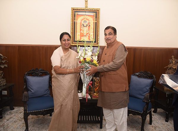 India News | Delhi CM Rekha Gupta Meets Union Minister Nitin Gadkari