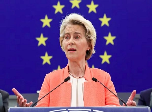 World News | Ursula Von Der Leyen Hints at Mobilising 800 Billion Euros to 'ReArm Europe'