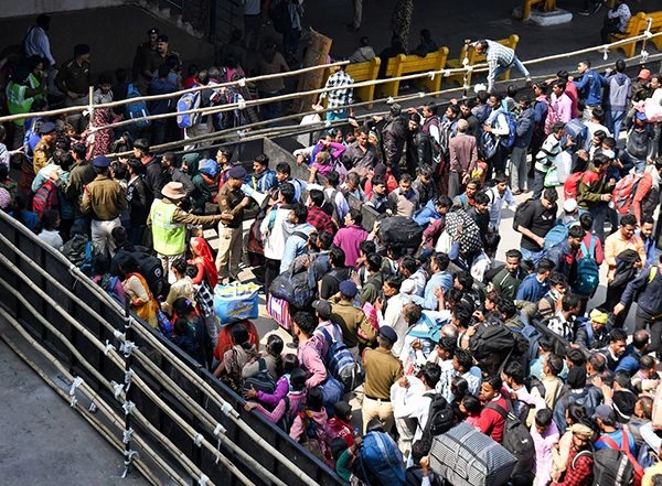 India News | Three Top Railways Officials Transferred After New Delhi Station Stampede