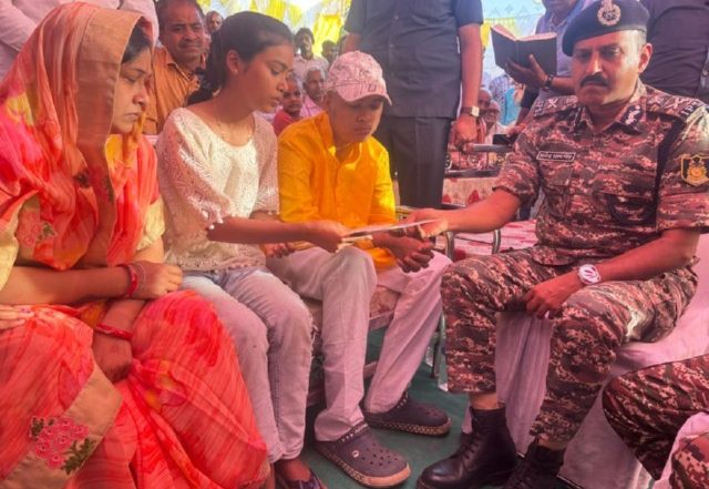 India News | Jharkhand: CRPF DG Meets Family of Slain Head Constable Mahima Nand Shukla, Assures Support